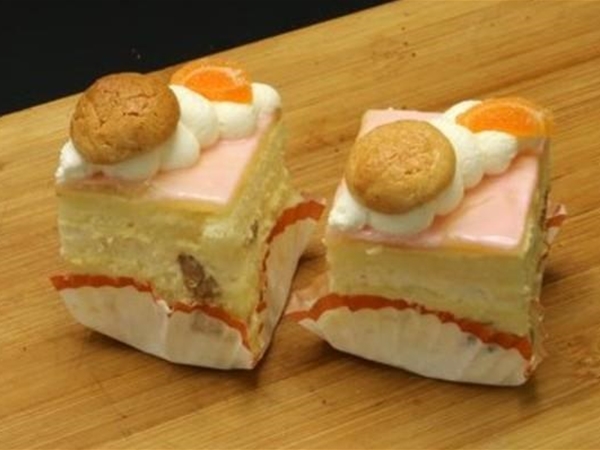 Chipolata petit four